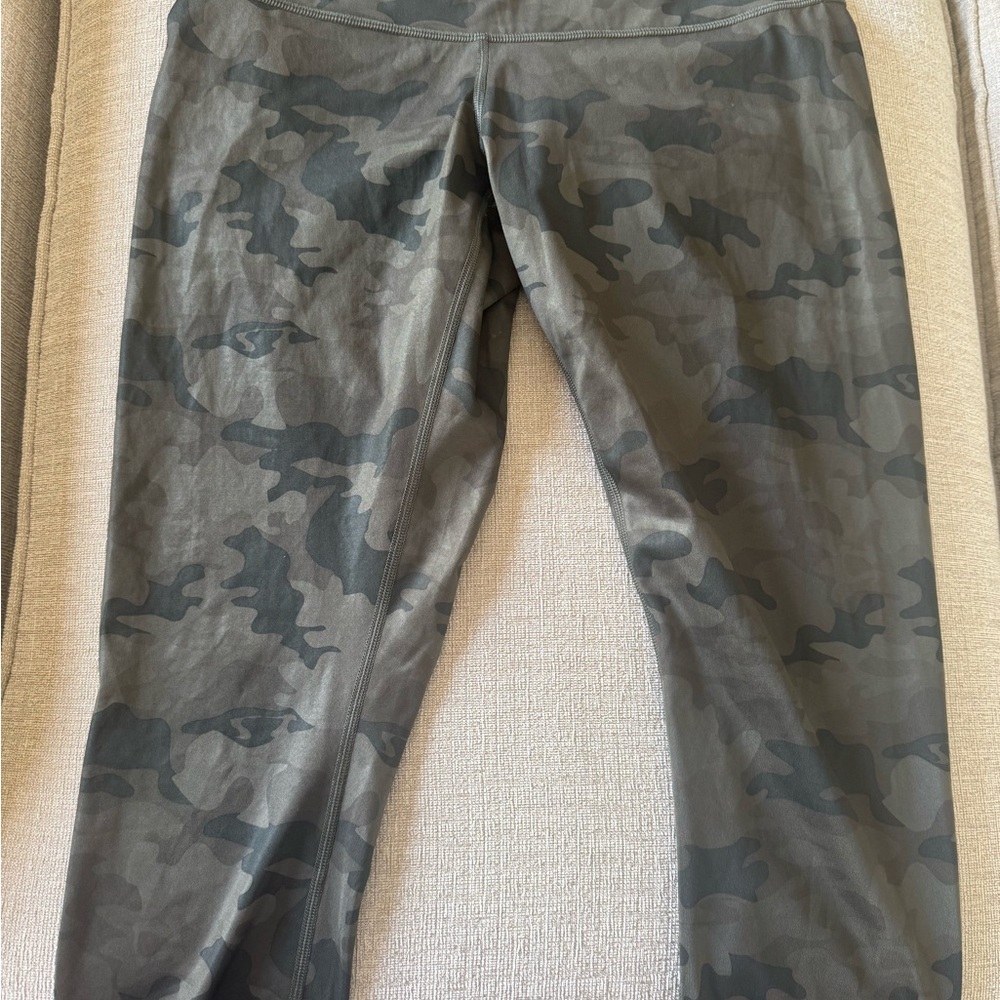 lululemon athletica Camouflage Leggings Size 10 EUC